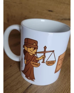 Kubek Kartonlandia Sprawiedliwość tylko w teorii z wagą układ i zwykły obywatel